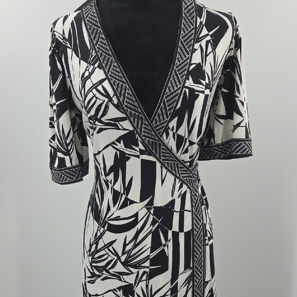 BCBGMaxAzria Black and White Patterned Midi Dress NWT - Picture 5 of 16